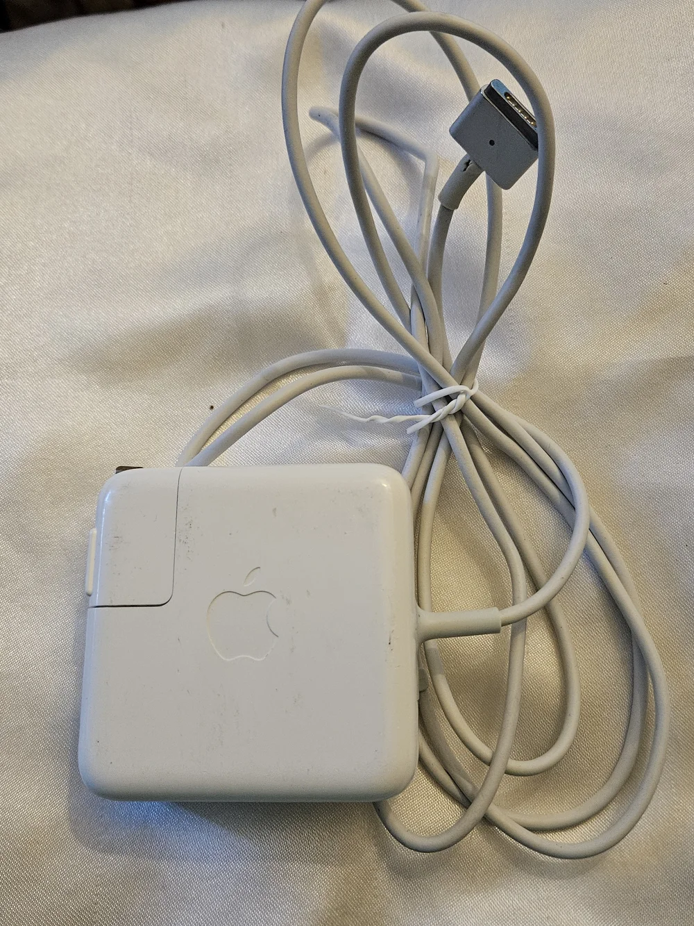 Apple MagSafe Power Adapter White